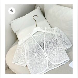 White Daisy Floral Short-sleeve Crop Cardigan